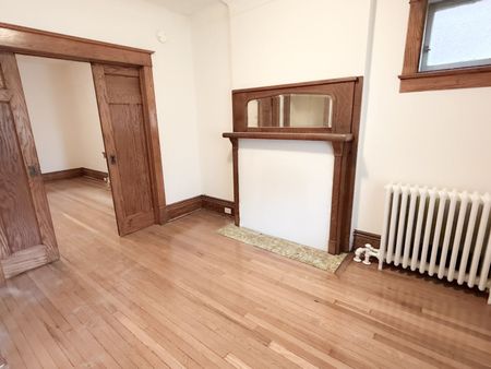 For Lease - 2469 Queen Street Unit# 1, Toronto, Ontario - Photo 4