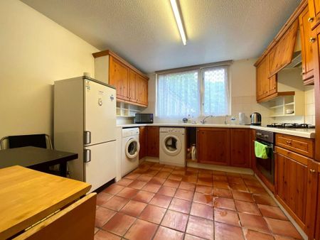 1 bedroom in a house share to rent - Photo 5