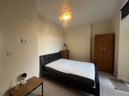 Newport Road, CARDIFF - Photo 2