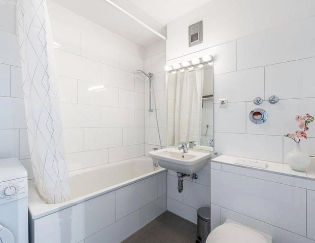 Zu vermieten: Helle 2-zimmerwohnung Mit Neuer Küche, Voll Ausgestattet. - Foto 1