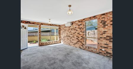 Spacious 3-Bedroom Townhouse! - Photo 3