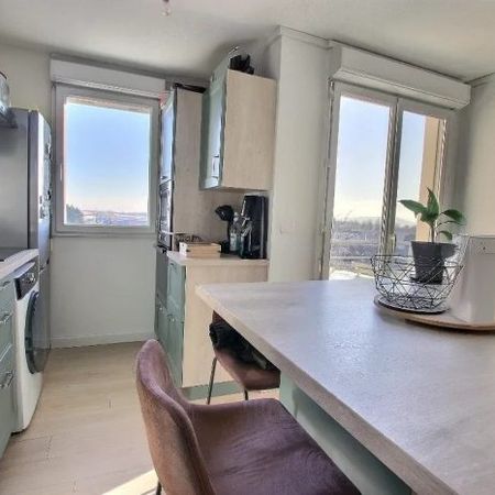 T3 DERNIER ETAGE AVEC ASCENSEUR-RESIDENCE AVEC PISICNE ET GARDIEN - Photo 4