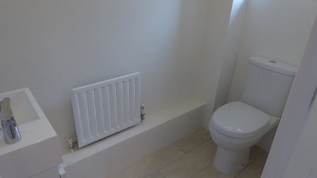 Fully Refurbished, Stylish 3 Bed Semi Detached House to Let in Great Morley Location - Photo 4