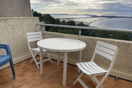 HYERES- APPARTEMENT T2 EN SOUPLEX - AU CALME - TERRASSE- ST - Photo 2