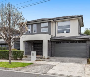 Spacious family living in a prime Strathmore setting - Photo 3