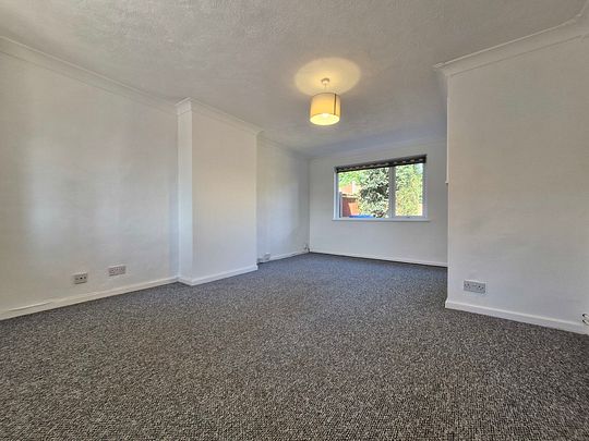 3 bedroom semi-detached to let - Photo 1