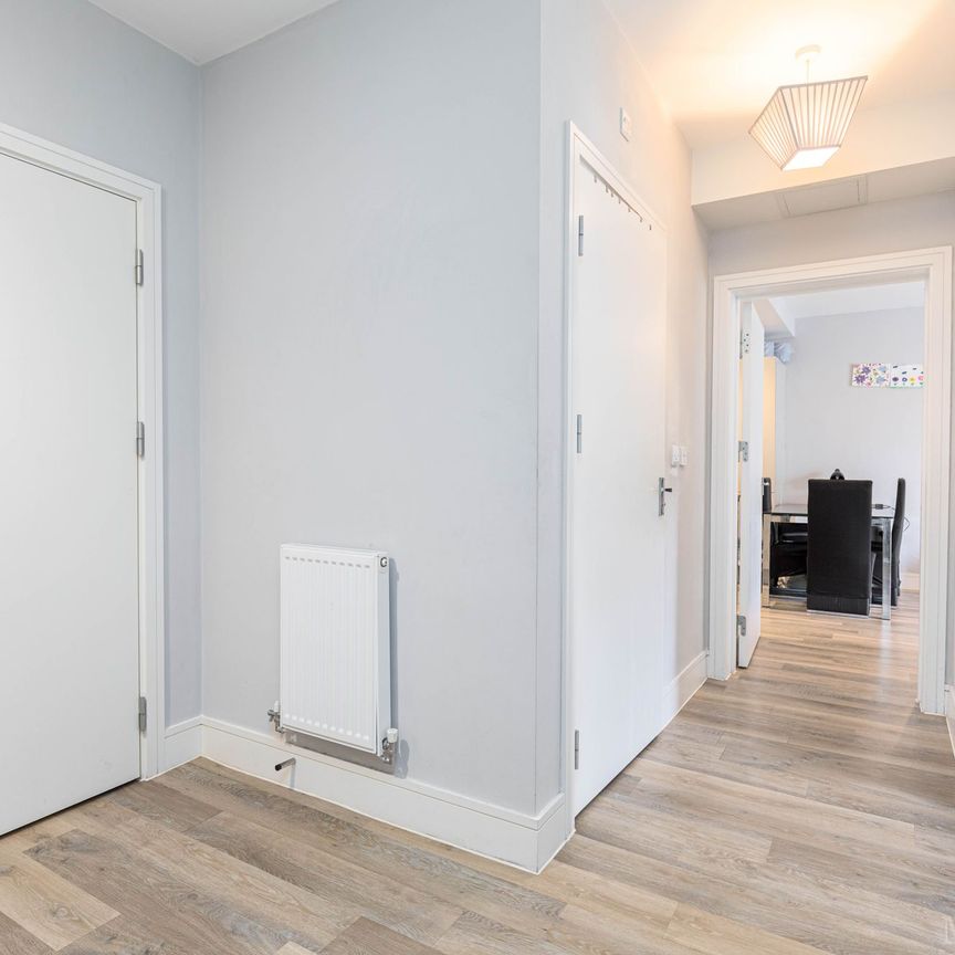 West Green Drive, Crawley, RH11 - Photo 1