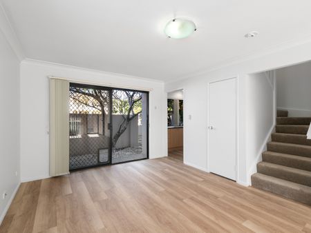 3/70 York Street, Coorparoo QLD 4151 - Townhouse For Rent | Domain - Photo 4