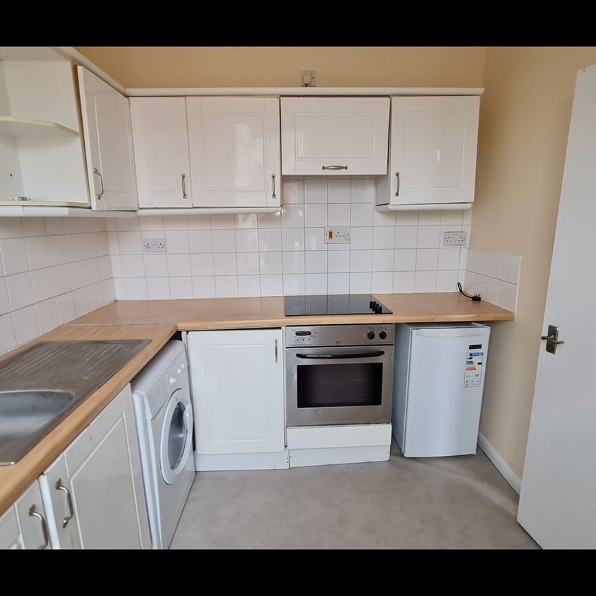 Studio Flat, St James's Road, CR0 - Photo 1