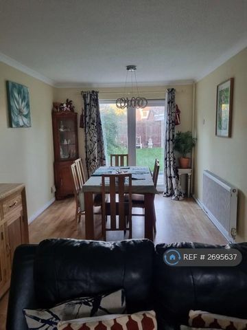 3 bedroom detached house to rent - Photo 4
