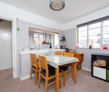 3 bedroom semi-detached house to rent - Photo 2