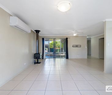 SPACIOUS FAMILY HOME WITH FIREPLACE, MULTIPURPOSE ROOM & OUTDOOR EN... - Photo 3
