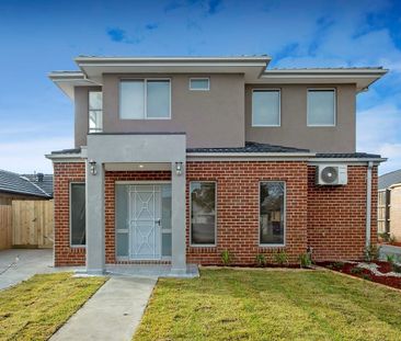 Modern Luxury Townhouse in a Quiet, Convenient Location - Photo 4
