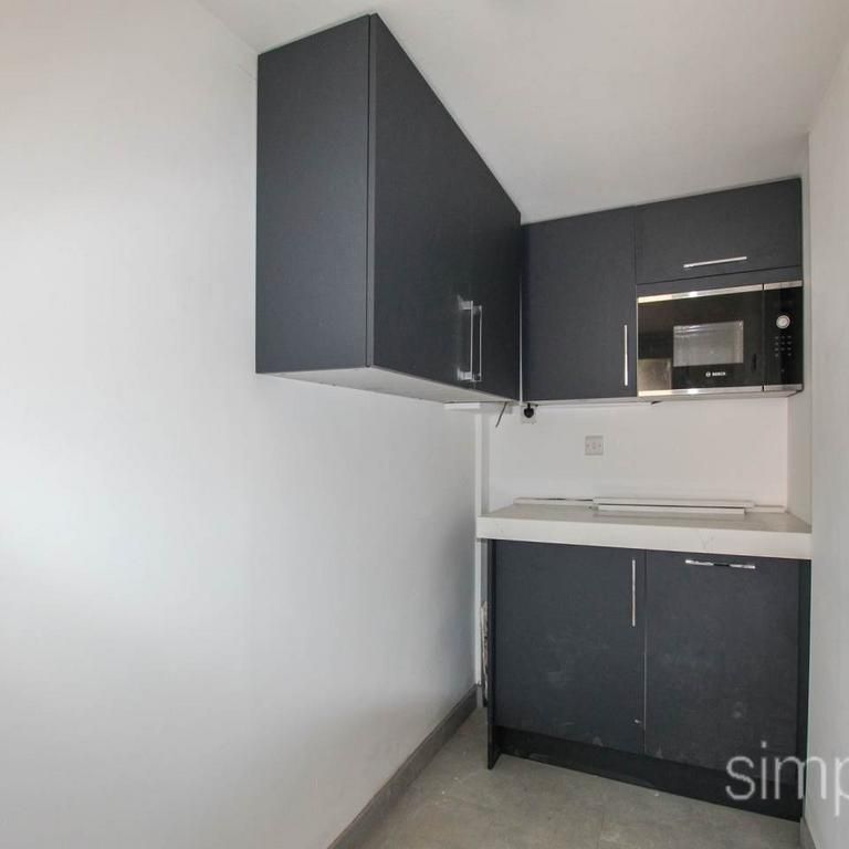 Studio to rent - Photo 1