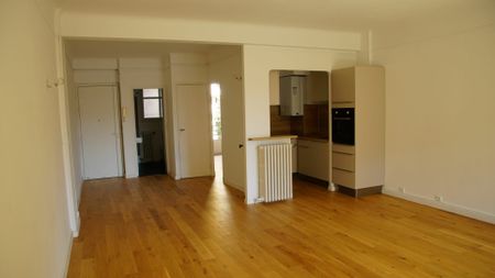 Location Appartement 2 pièces 50m² ANTIBES 06600 - Photo 3