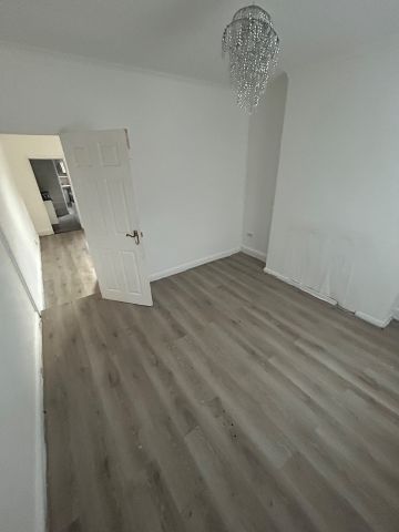 3 Bed Semi-Detached House, Rossington Road, NG2 - Photo 4