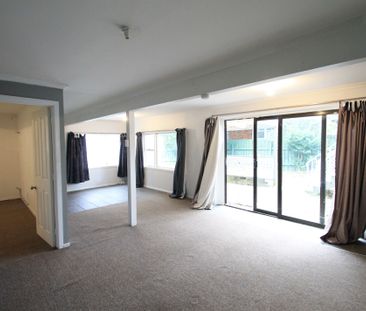 2 Bedrooms on Te Atatu Rd - Photo 1