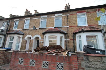 2 bedroom terraced house to rent - Photo 4