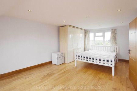 5 bedroom semi-detached house to rent - Photo 4