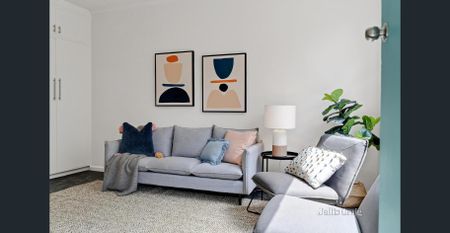 One bedroom unit in prime location! - Photo 3