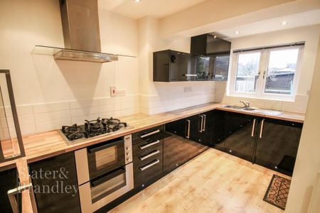 2 bedroom townhouse to rent - Photo 4