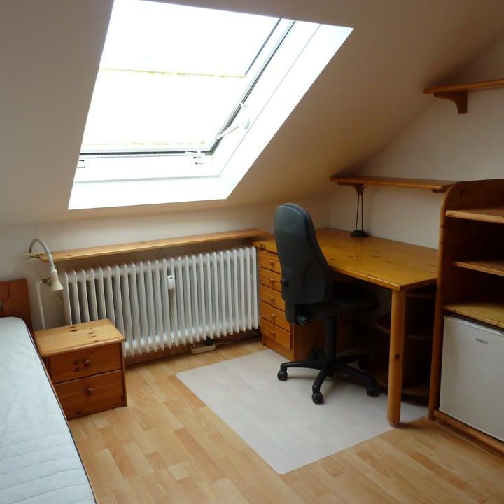 Möbliertes Mansarden-Zimmer, Beuel-Zentrum - Foto 1