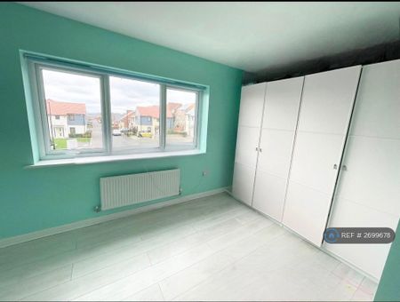 4 bedroom terraced house to rent - Photo 5