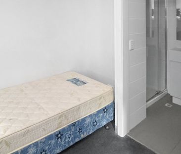 Stylish Ground Floor Apartment in Prime Hawthorn Location! - Photo 6