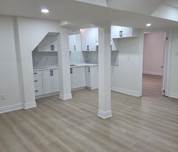 For Lease - 189 Vodden Street, Brampton, Ontario - Photo 4