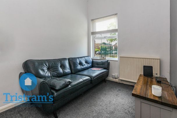 2 bed Flat for Rent - Photo 1