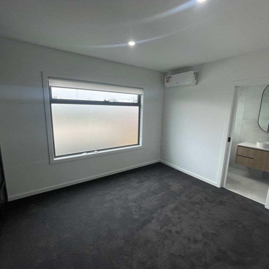 2/75 King Street, Airport West VIC 3042 - Photo 1