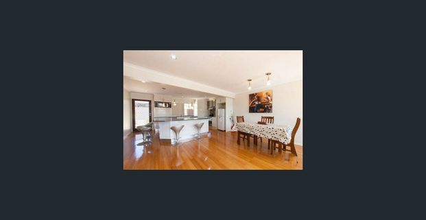 Your Ideal 5 Bedroom Family Home Awaits in Springwood !!! - Photo 1