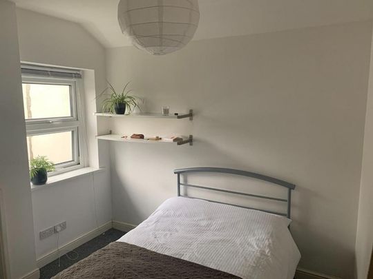 1 bedroom in a house share to rent - Photo 1