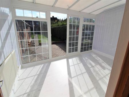 3 bedroom end of terrace house to rent - Photo 2
