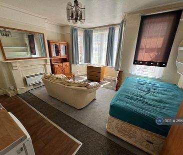 1 bedroom in a house share to rent - Photo 5