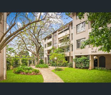 Stylishly Renovated Two Bedroom Apartment! - Photo 1