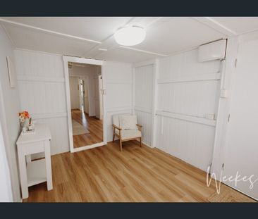 RICH CHARM WITH AN INNER CITY LANDMARK - Photo 3