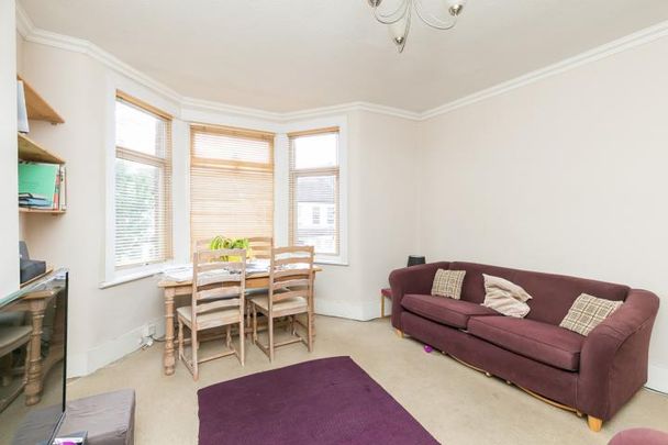 Lovely & Spacious 1 bedroom property with garden near Piccadilly line - Photo 1