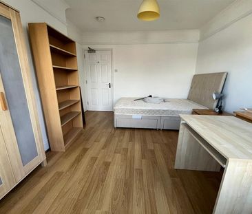 Westcourt Road, Worthing - Photo 1
