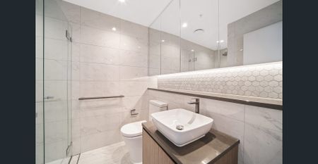 Spacious 3-Bedroom Apartment with Water & City Views - Photo 5