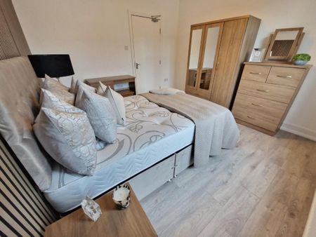 1 bedroom in a house share to rent - Photo 3