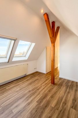 Wohnen auf zwei Ebenen mit besonderer Privatsphäre – Großzügige Maisonettewohnung mit Charme und Individualität! - Photo 1