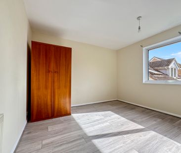 A lovely detached 3 bedroom house, with garage and enclosed rear ga... - Photo 2