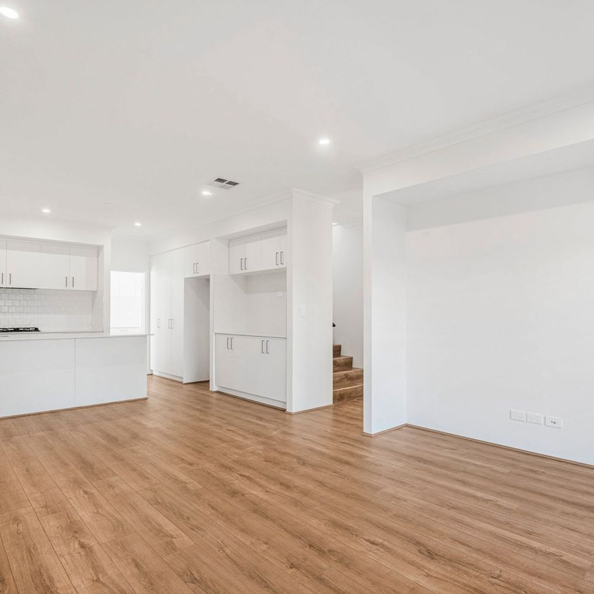 Great Size Home in a Great Location &commat; &dollar;1000 Per Week - Photo 1