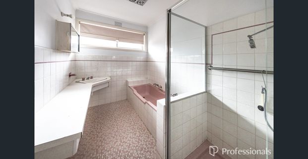 Neat and Spacious 3-Bedroom Home in Central Melton - Photo 1