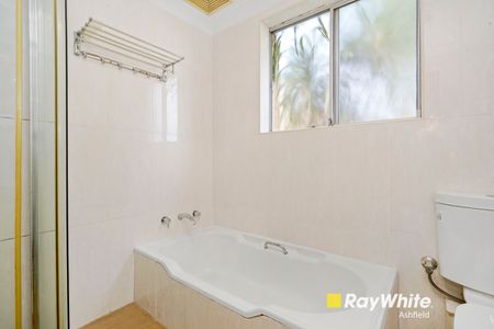 Stunning Two-Bedroom Apartment in Prime Ashfield Location - Photo 5