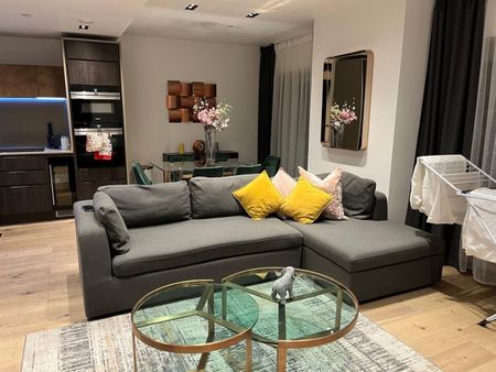 2 Bed Flat, Keybridge Tower, SW8 - Photo 2