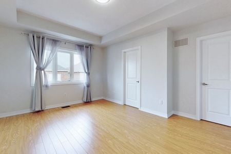 For Lease - 24 Frederick Pearson Street, East Gwillimbury, Ontario - Photo 4