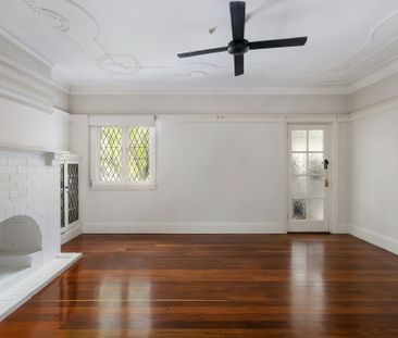 Charming three bedroom bungalow - Photo 2