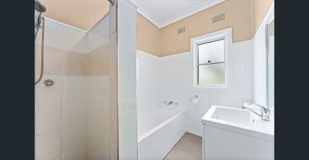 Cute and Convenient - Photo 4